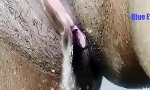 Pissing - Chick 2