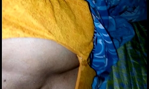 desi resting mummy boobs
